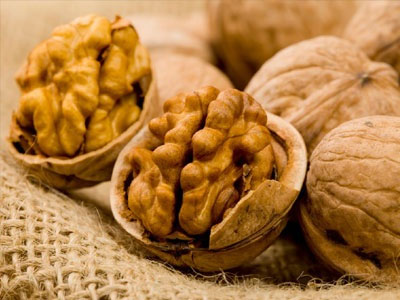 Τα καρύδια προστατεύουν από το Αλτσχάιμερ