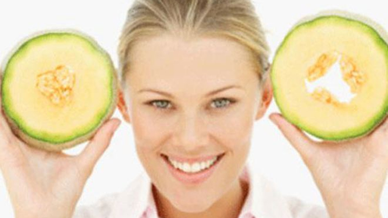 Ενυδατική μάσκα με πεπόνι που ενισχύει την ξηρή επιδερμίδα