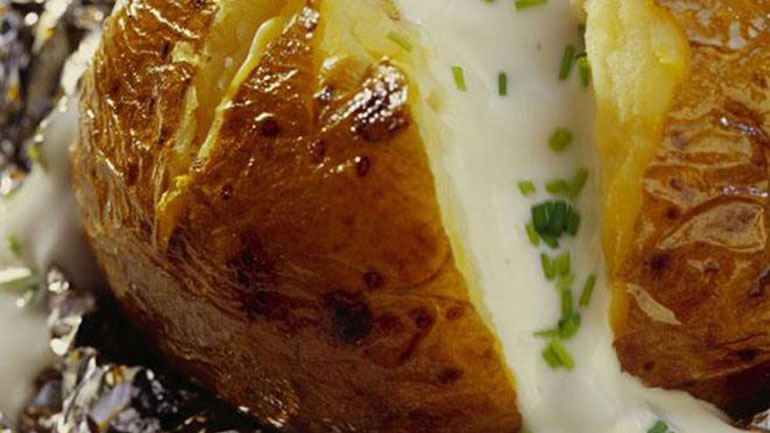 Γεμιστές πατάτες με μανιτάρια και έμενταλ