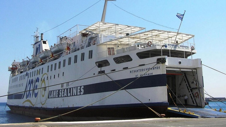 Συνεχίζει την επίσχεση εργασίας το πλήρωμα του «Βιτσέντζος Κορνάρος»