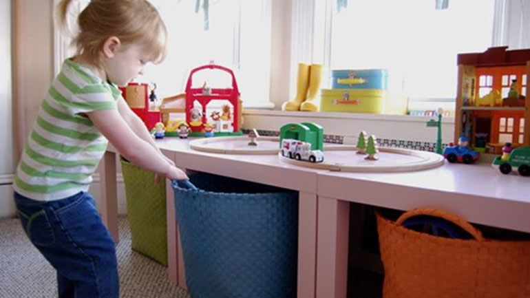 Δείξτε στο παιδί σας πώς να τακτοποιεί το δωμάτιό του