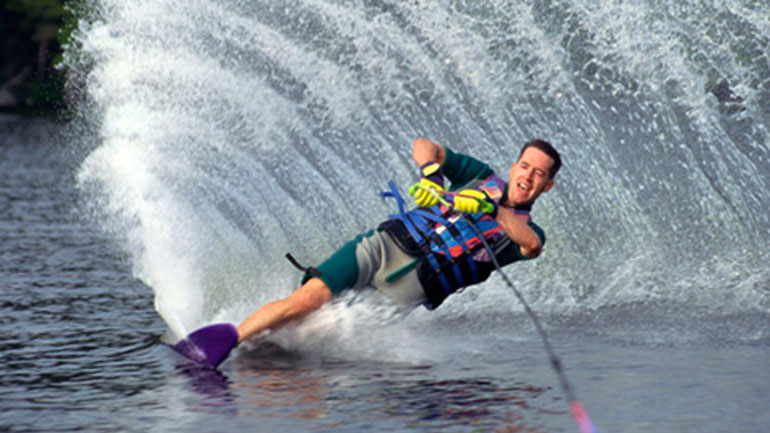 Λιμενικό: Ενημέρωση τουριστών για τους κινδύνους των θαλάσσιων σπορ