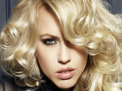 Όμορφες ιδέες για εντυπωσιακά χτενίσματα τα Χριστούγεννα!