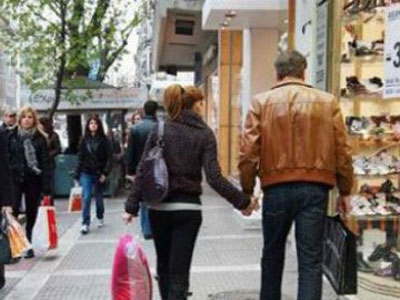 Στα περσινά επίπεδα ελπίζουν οι έμποροι να «κλείσει» η αγορά του Δεκεμβρίου