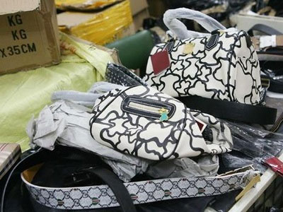 Κατασχέθηκαν 2.000 προϊόντα παραεμπορίου