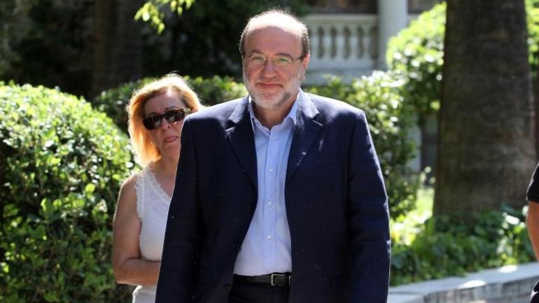 Διαψεύδει τα περί φορολογικών επιβαρύνσεων στα μεσαία εισοδήματα ο Αλεξιάδης