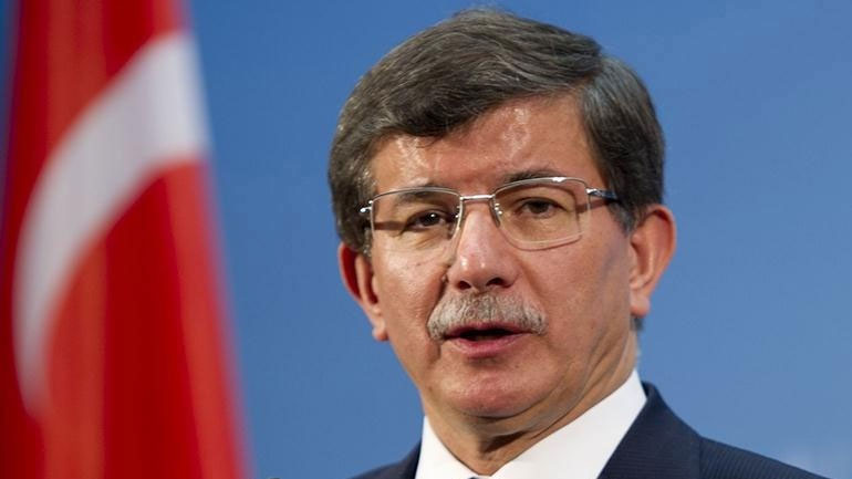 Νταβούτογλου: Η Άγκυρα «συμμερίζεται τα δεινά» των Αρμενίων