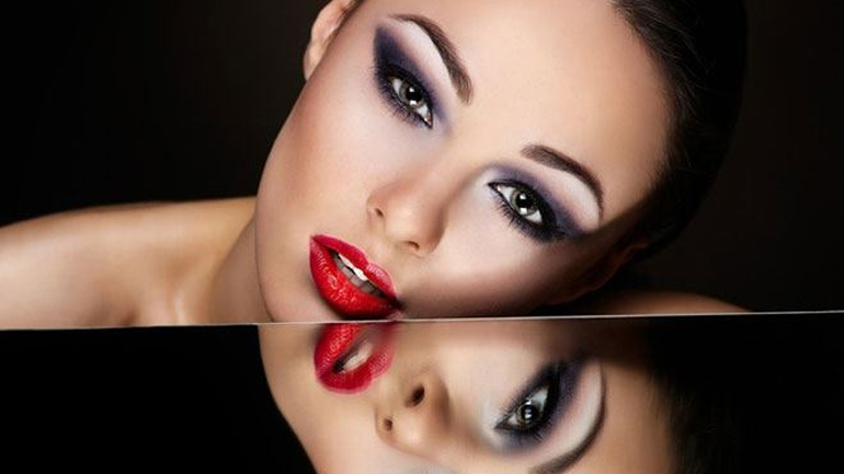 Bold cat eye: Εντυπωσιάστε με την απόλυτη τάση του χειμώνα