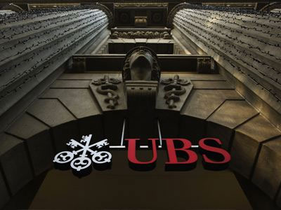 Ανάπτυξη 2,5% από το 2015 προβλέπει η UBS