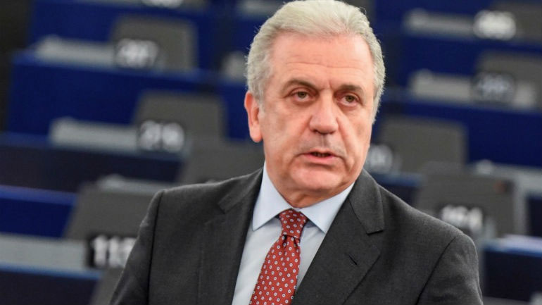 Συγχαρητήρια Αβραμόπουλου για τη διάσωση μεταναστών στον Έβρο