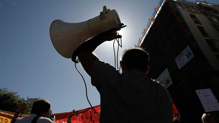 Συγκέντρωση ΑΔΕΔΥ στα Προπύλαια κατά του νέου μνημονίου