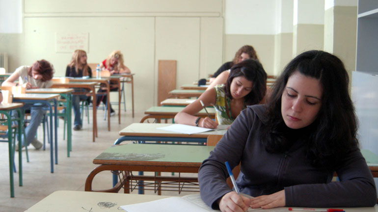 Πανελλαδικές: Τα θέματα στα Αρχαία Ελληνικά και τα Μαθηματικά – Δείτε τις απαντήσεις