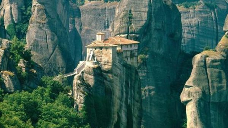 «Στη σκιά των Μετεώρων»