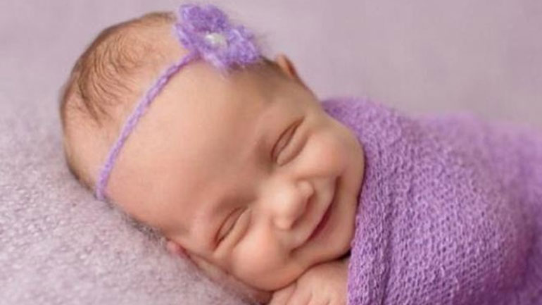 Κάντε το μωρό σας να χαμογελάσει και απολαύστε τη στιγμή