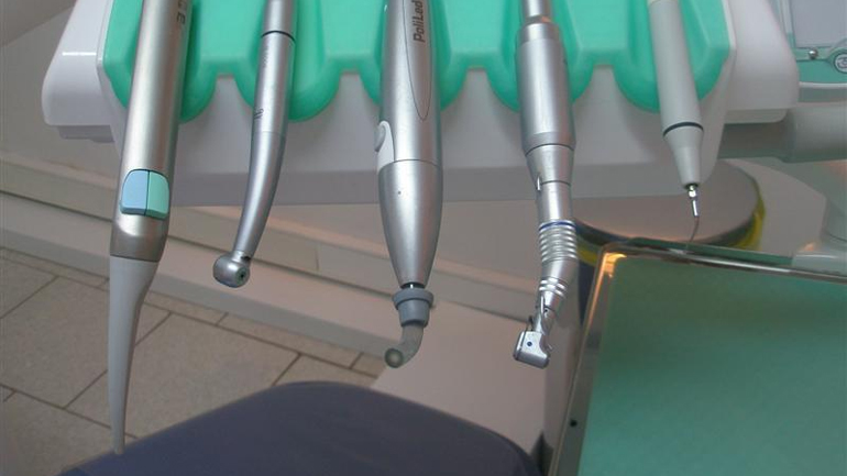 Συνελήφθη ορθοδοντικός για φοροδιαφυγή