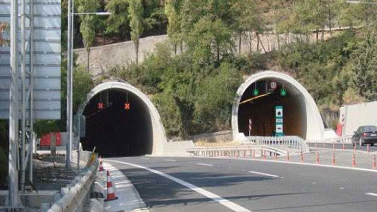 Κλειστή η μία σήραγγα Ραψομάτη στον αυτοκινητόδρομο Τρίπολης-Καλαμάτας