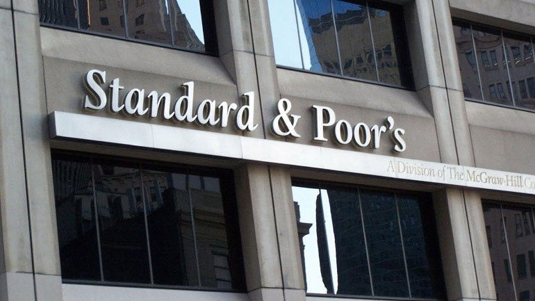 S&P: «Εντός Ευρωζώνης στο τέλος του 2015 η Ελλάδα»