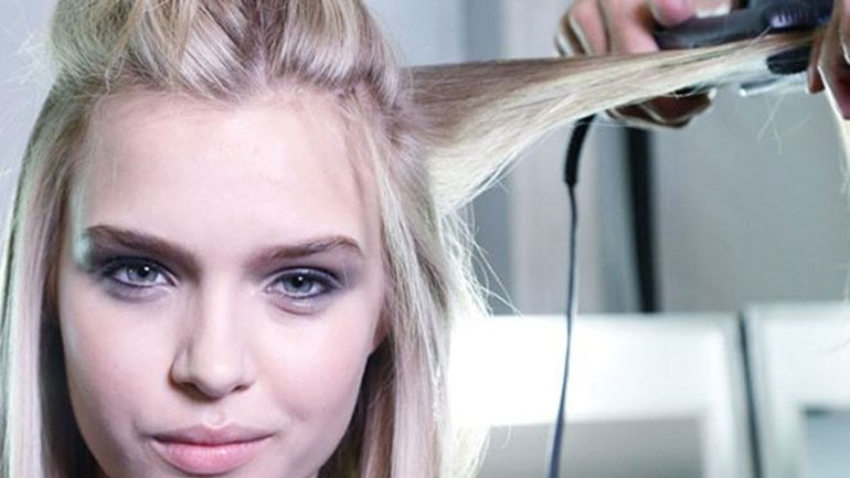 Μικρά μυστικά για όσες χρησιμοποιείτε καθημερινά σίδερο στα μαλλιά σας!