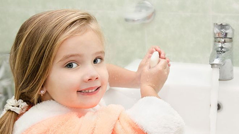 Τα παιδικά χεράκια θέλουν συχνό πλύσιμο