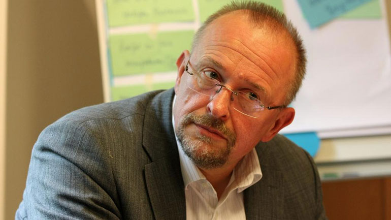 Σέφερ: «Η αναδιάρθρωση του ελληνικού χρέους δεν είναι ταμπού»