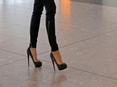 Οι γυναίκες με ψηλοτάκουνα ελκύουν περισσότερο τους άνδρες