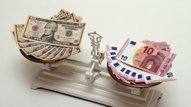 Πτωτικά κινείται το ευρώ