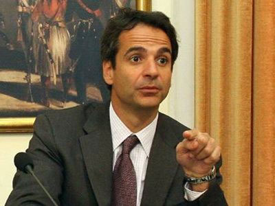 «Δέσμευση οι 15.000 απολύσεις στο Δημόσιο»