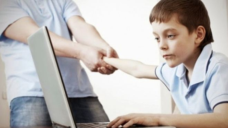 Παιδί και διαδίκτυο: Αποτρέψτε τη σχέση εξάρτησης