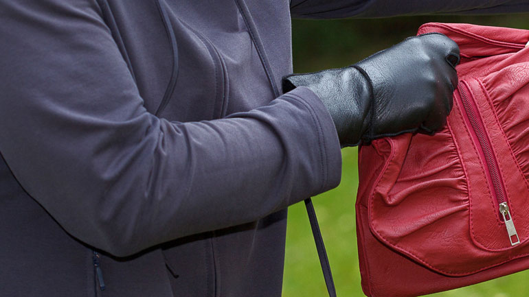 Συνελήφθη τσαντάκιας στην Κόρινθο