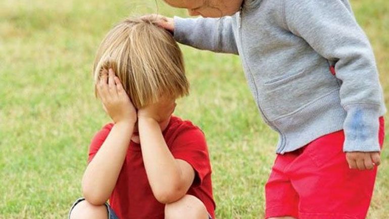 Πώς να μεγαλώσετε συμπονετικά παιδιά