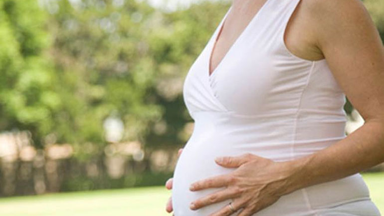 Γιατί τα κουνούπια προτιμούν τις εγκύους; Πώς να τα κρατήσετε μακριά!