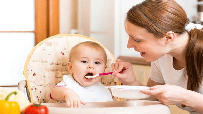 Μάθετέ τα από μωρά να τρώνε σωστά