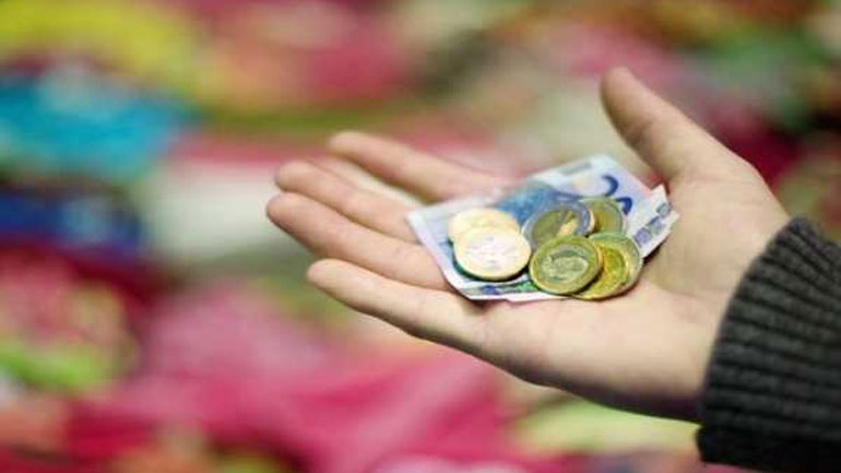 Μειώθηκε η μέση μηνιαία δαπάνη των ελληνικών νοικοκυριών το 2014