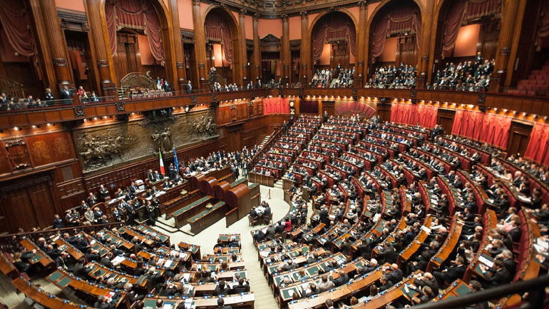 Ιταλία: Ενεκρίθη από τη Βουλή η μεταρρύθμιση για την παιδεία