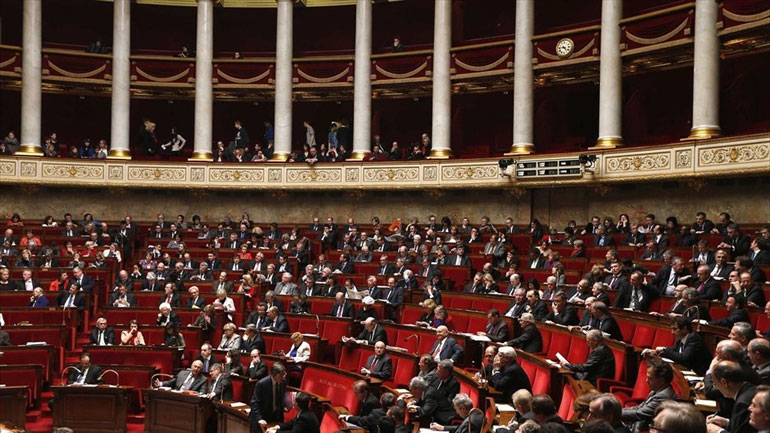 Γαλλία: Χωρίς ψηφοφορία στην εθνοσυνέλευση το ν/σ για τις μεταρρυθμίσεις