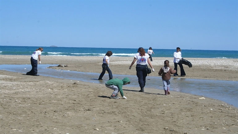 Χανιά: Επιχείρηση «καθαρές παραλίες» στον Δήμο Κισάμου