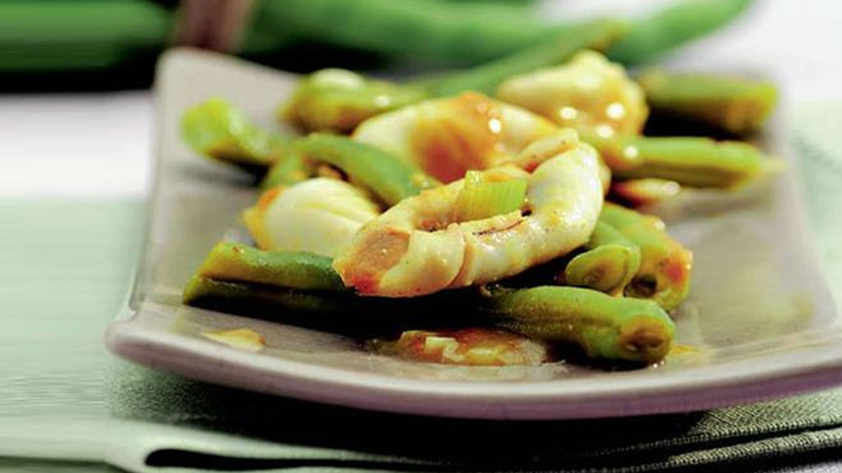 Φασολάκια ανατολίτικα με καλαμάρια