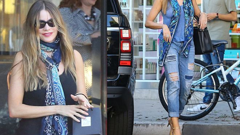 Συνδύασε το τζιν σου όπως η Sofia Vergara για στιλάτη πρωινή εμφάνιση!