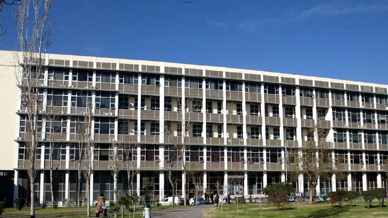 Συγκέντρωση διαμαρτυρίας στο κτήριο διοίκησης του ΑΠΘ