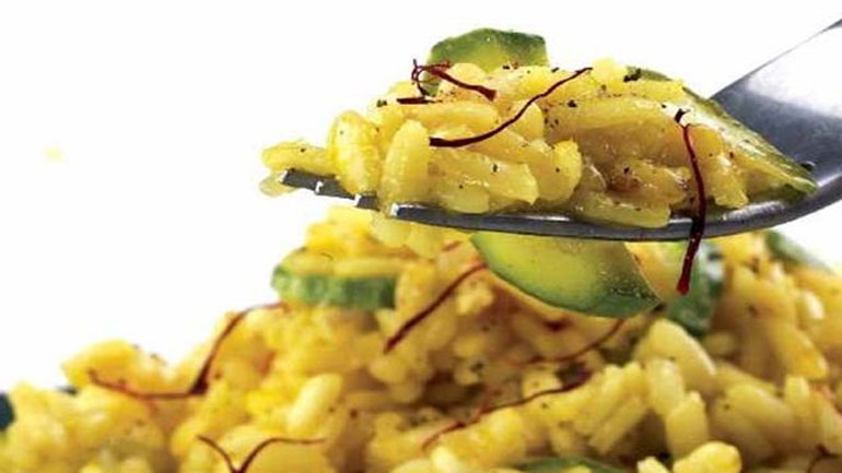 Ανοιξιάτικο ριζότο με σαφράν και κολοκυθάκια