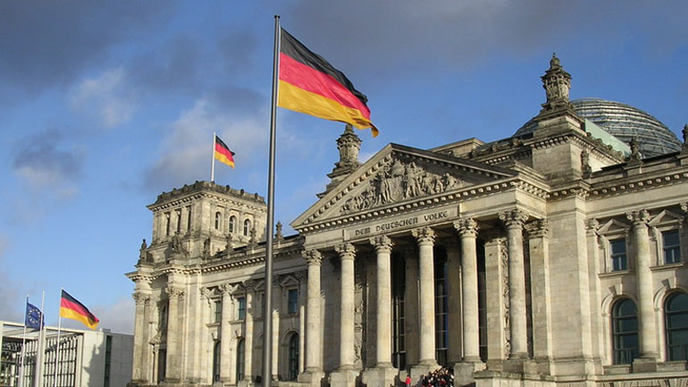 Χαιρετίζει το Βερολίνο την ψήφιση των προαπαιτούμενων