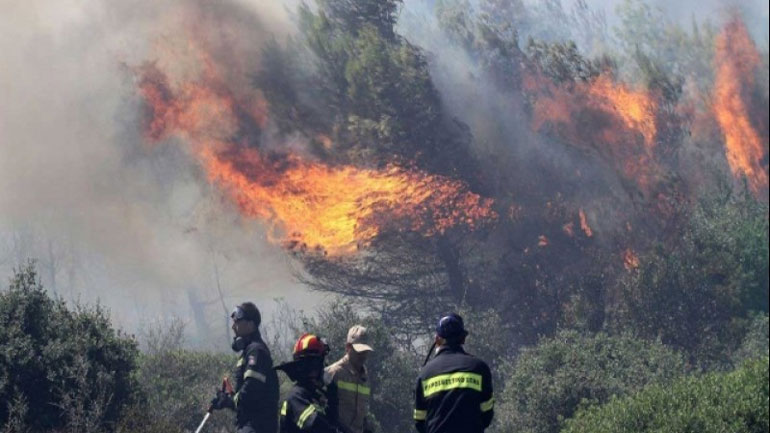 Σε εξέλιξη πυρκαγιά στα Ίσθμια