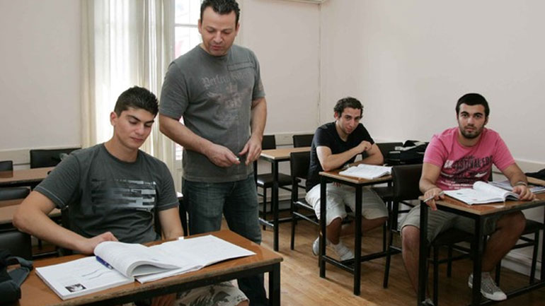 Αναβρασμός στα φροντιστήρια για την επιβολή ΦΠΑ 23% στα δίδακτρα