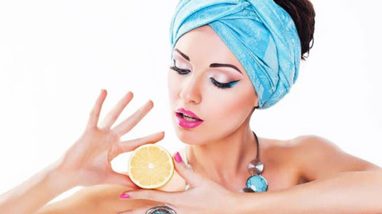 Μάσκα με ελαιόλαδο και λεμόνι για να απολεπίσετε τα χέρια σας!