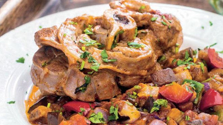 Ο chef του govastileto.gr σας προτείνει να φτιάξετε κλέφτικο κότσι από τη Ρούμελη