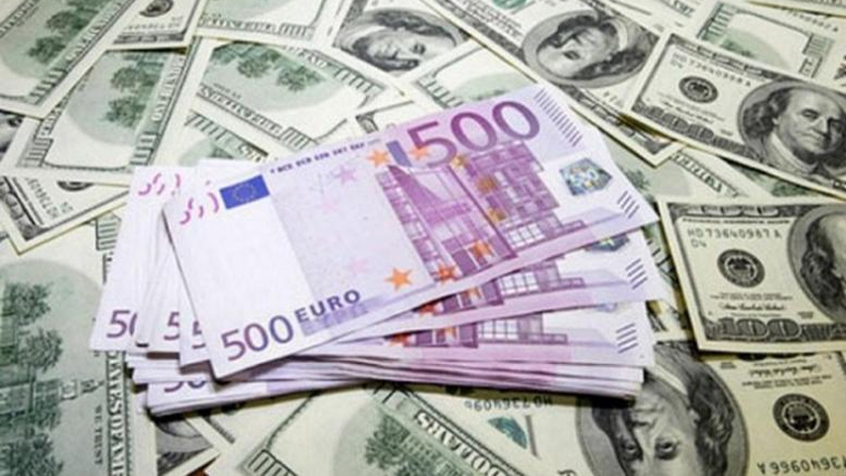 Ενισχύεται το ευρώ