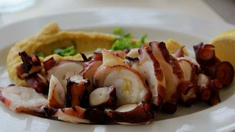 Ελαφρύ και πολύ νόστιμο πιάτο: Σκυριανό χταπόδι με αγκινάρες