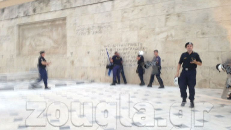 Τριάντα προσαγωγές κατά τη χθεσινή συγκέντρωση στο Σύνταγμα