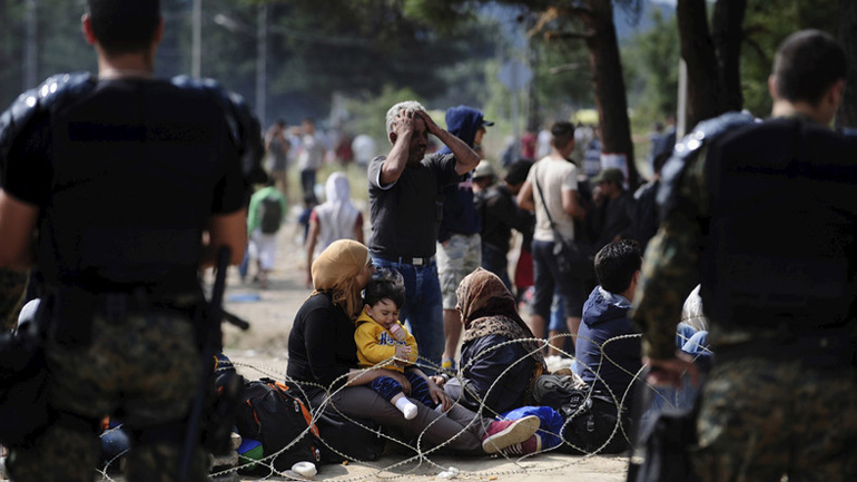 Χιλιάδες πρόσφυγες συνωστίζονται στα σύνορα Αυστρίας – Γερμανίας
