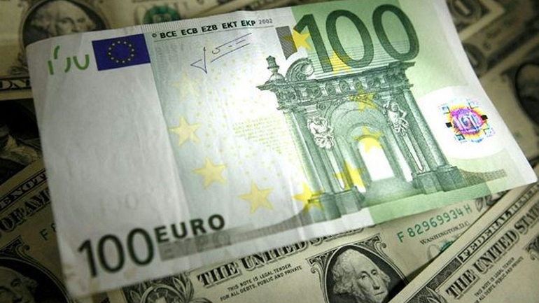 Ενισχύεται το ευρώ